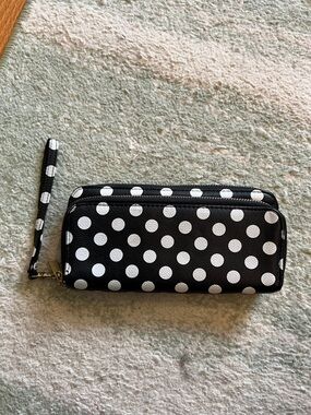 Black and White Polka Dot Wristlet Wallet